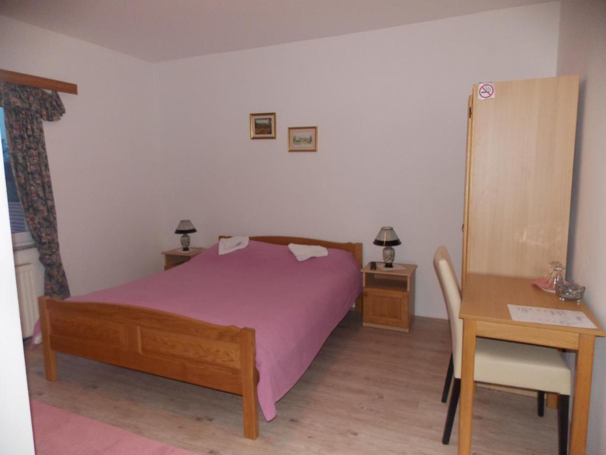 Restoran I Prenociste Egghus Hotel Nekcse Kültér fotó