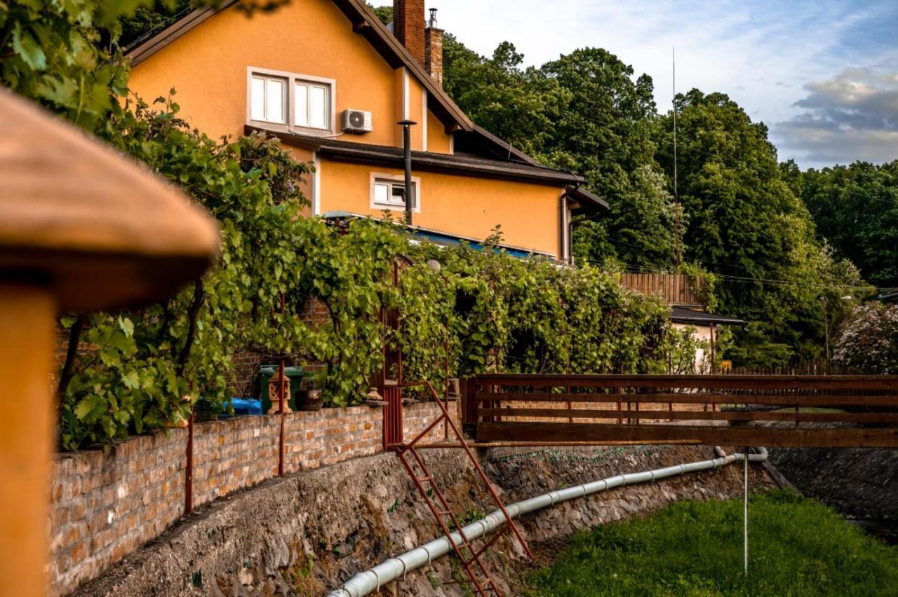 Restoran I Prenociste Egghus Hotel Nekcse Kültér fotó