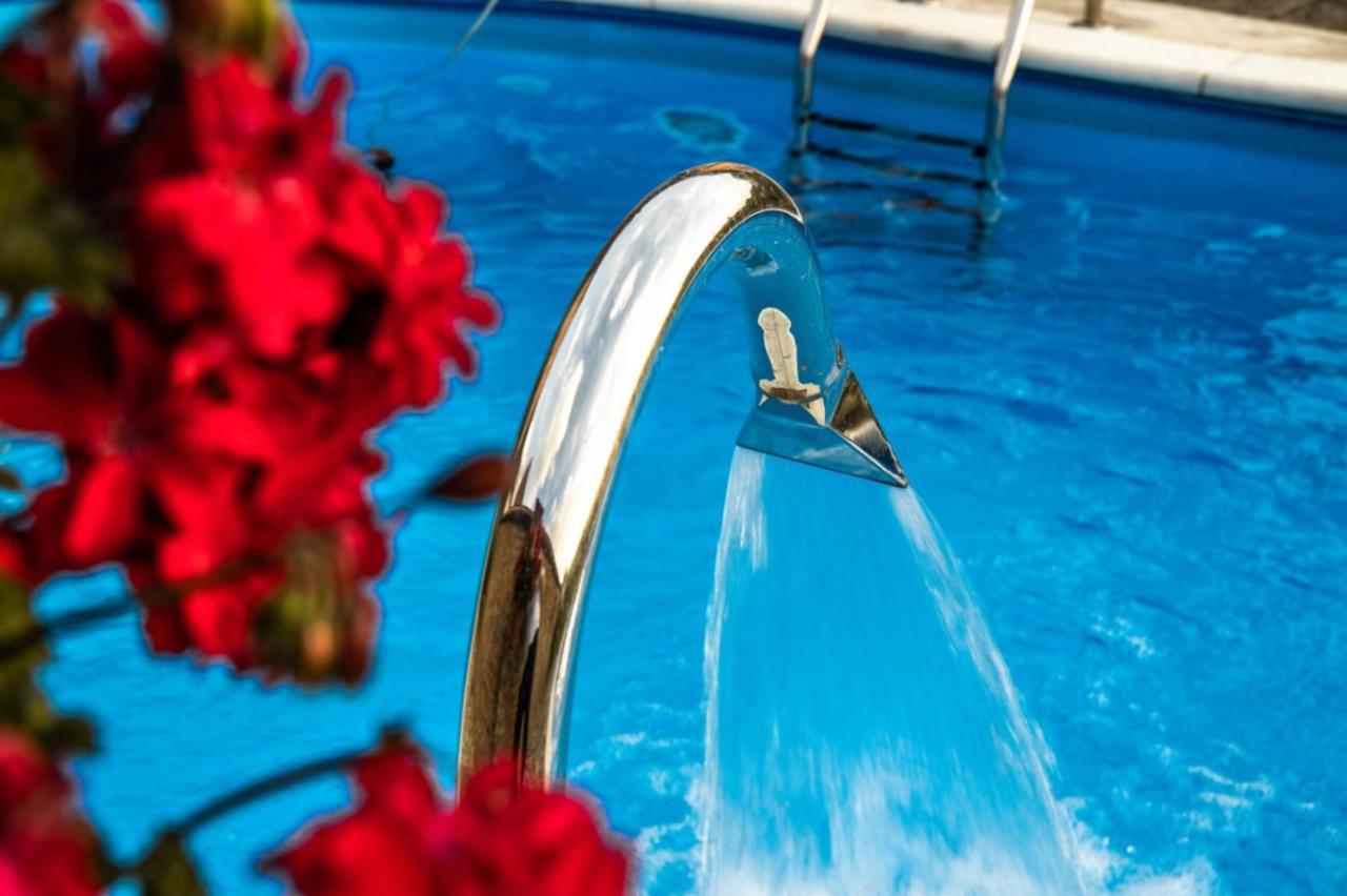 Restoran I Prenociste Egghus Hotel Nekcse Kültér fotó